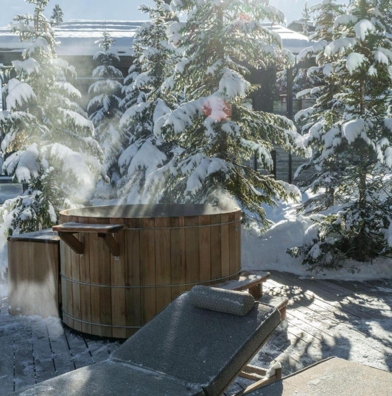 chalet-b-courchevel-1850-outdoor-hottub-1459878 chalet-b-courchevel-1850-outdoor-hottub-1459878