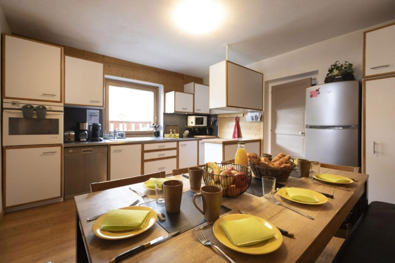 chalet-boudu-kitchen-2-1450100