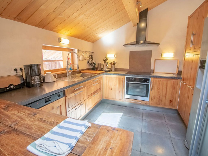 chalet-croquette-meribel-kitchen-326158