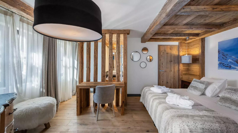 chalet-face-location-chalets-covarel-val-d-ise-re-alpes-france-chambre-1-jpg-1450645