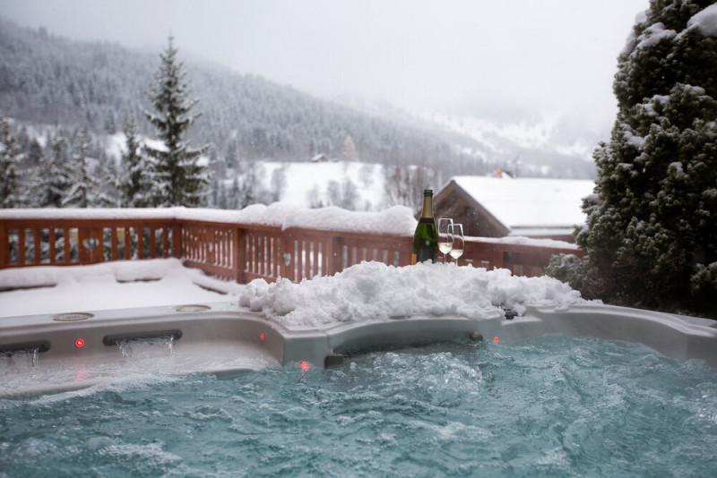 chalet-la-petite-meribel-hot-tub-394565