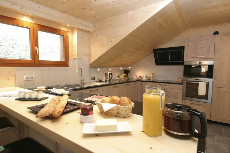 chalet-la-petite-meribel-kitchen-394570