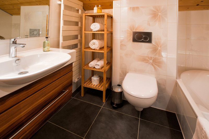 chalet-la-petite-meribel-silene-bathroom-394574