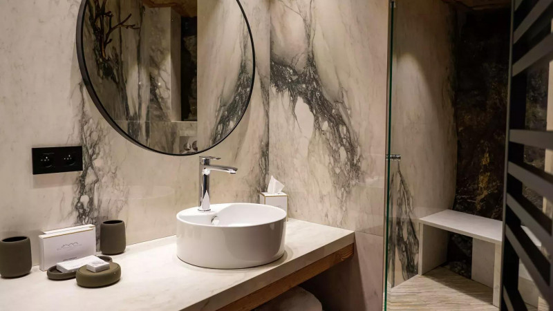 chalet-le-cre-t-location-chalets-covarel-val-d-ise-re-alpes-france-sdb-3-jpg-1450408