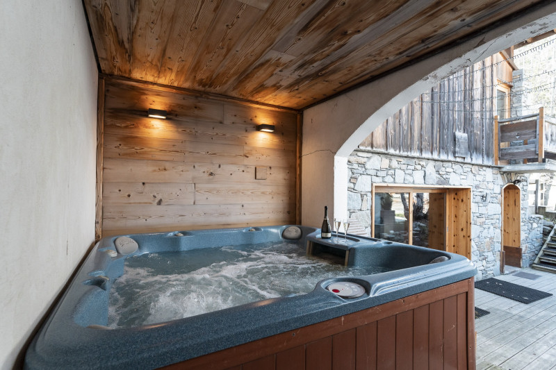 chalet-refuge-meribel-hot-tub-min-313494