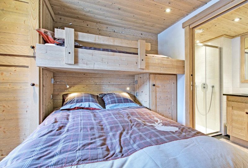 d1ca098a-02bb-40a9-838e-8c6e01b97e7d-1451170