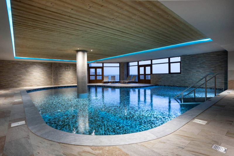 daria-i-nor-alpe-dhuez-swimming-pool-1-356-1449390