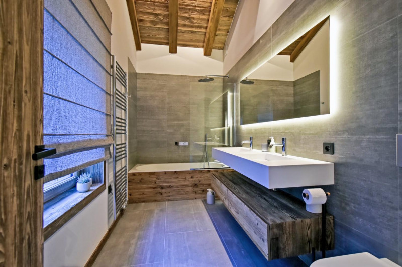 dbb11319-c0d3-4606-9ee5-b95a2455ce1e-1451203