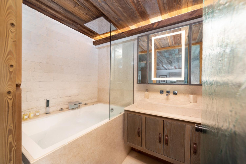 e0da9619-e9e4-4048-9c53-753dbd6c40c3-1451306