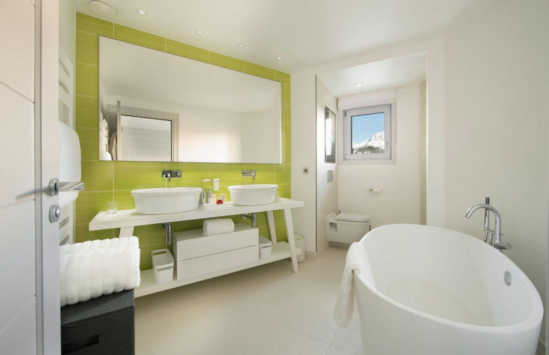 e3d59468-7a08-4ae2-9877-fa4c912ea69f-1451746