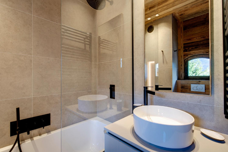 e42d7ea3-63db-4709-b5a0-dbdad0663e2b-1450974