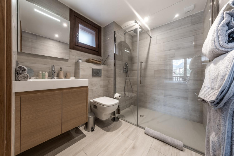 e6a562b9-ffd6-46a2-b64f-f7bee5beafec-1451350