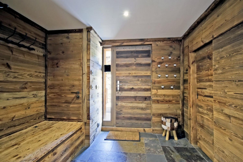 ed1b47f0-1478-4787-9b98-a66f047b2997-1451148