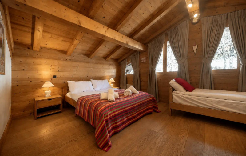 elevation-alps-chalet-sunnyside-bedroom-2-curtains-1465918