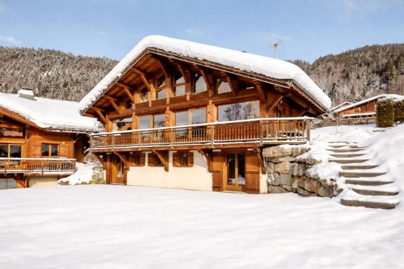 elevation-alps-chalet-sunnyside-exterior-snowy-1465924