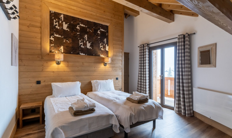 evergreen-bedroom-299088