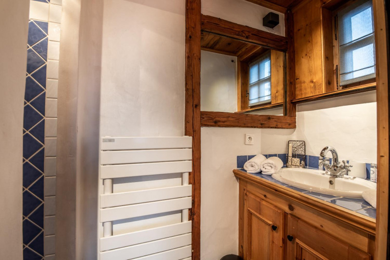 f1a0beb1-a6c8-4619-8a99-a485fe7164ba-1451243 f1a0beb1-a6c8-4619-8a99-a485fe7164ba-1451243