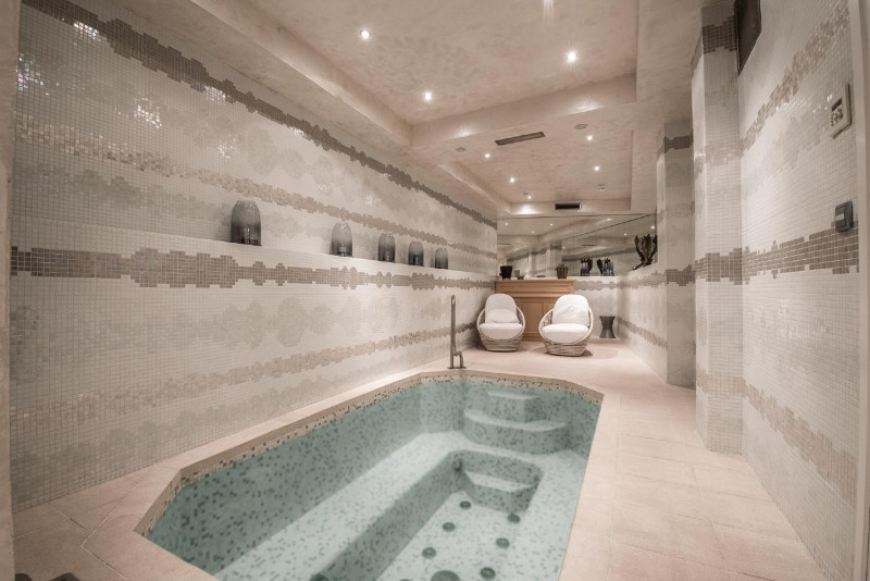 f2d04449-63d4-446a-887a-3a8423666524-1451769