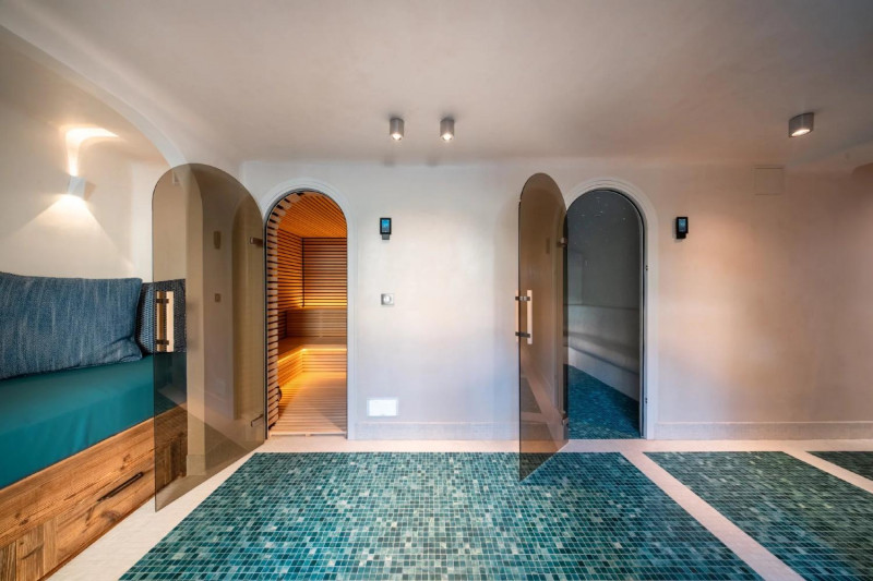 f8e8eac0-3737-4484-9e10-55ee7717803c-1267103