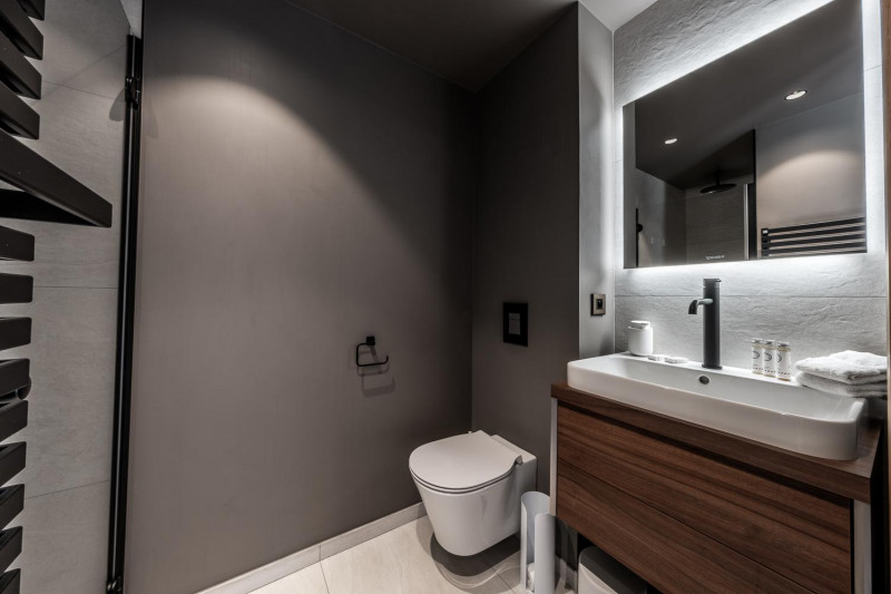 fc8ad965-1ea4-41c2-8f56-727a2f5ee0b1-1451374