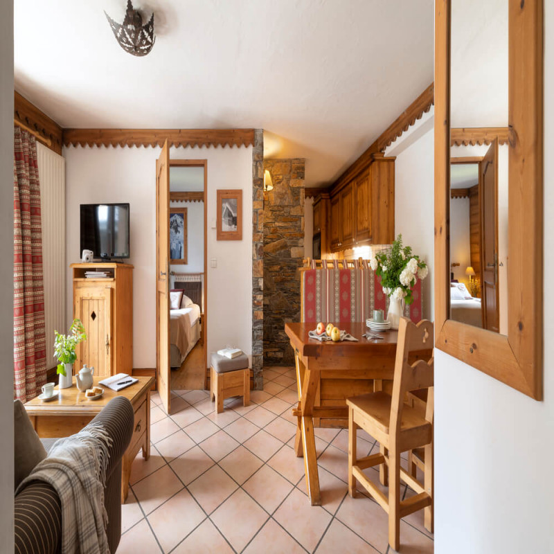 ginabelle-chamonix-hallway-2-1460739