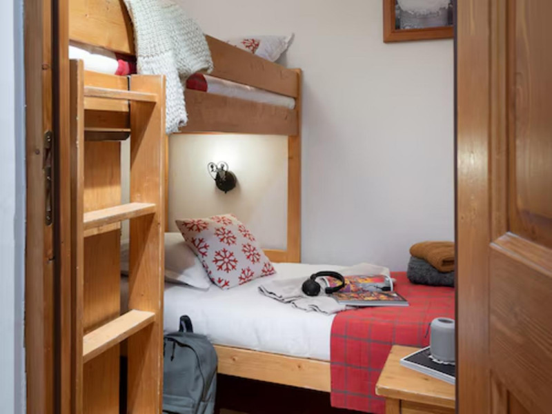 les-alpages-de-reberty-les-menuires-lounge-bedroom-2-1460225 les-alpages-de-reberty-les-menuires-lounge-bedroom-2-1460225