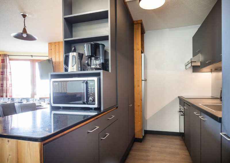 les-balcons-val-thorens-10-12-kitchen-306178