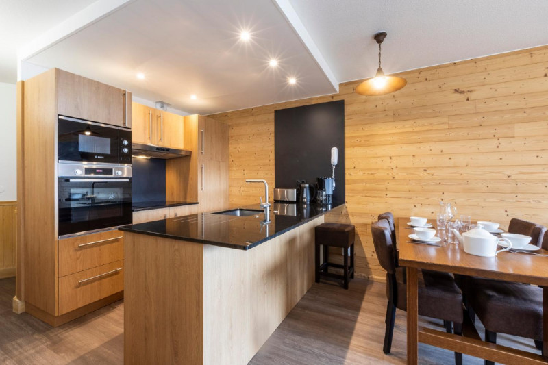 les-balcons-val-thorens-2-4-bed-kitchen-2-306212