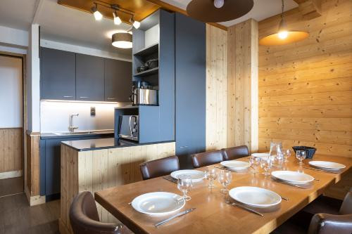 les-balcons-val-thorens-6-8-bed-kitchen-306294