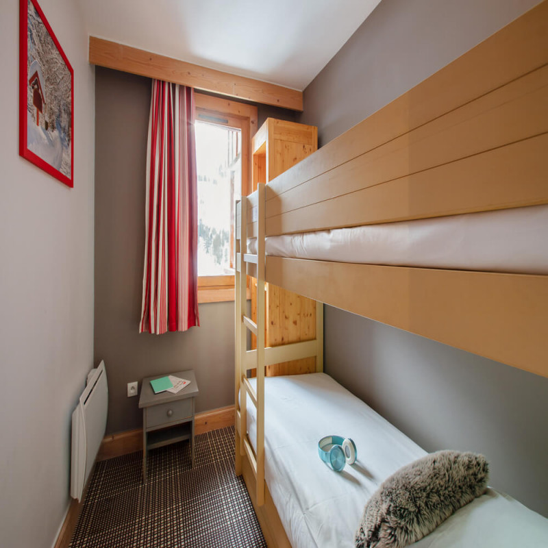 lescrets-m-ribel-bedroom-3-1460803