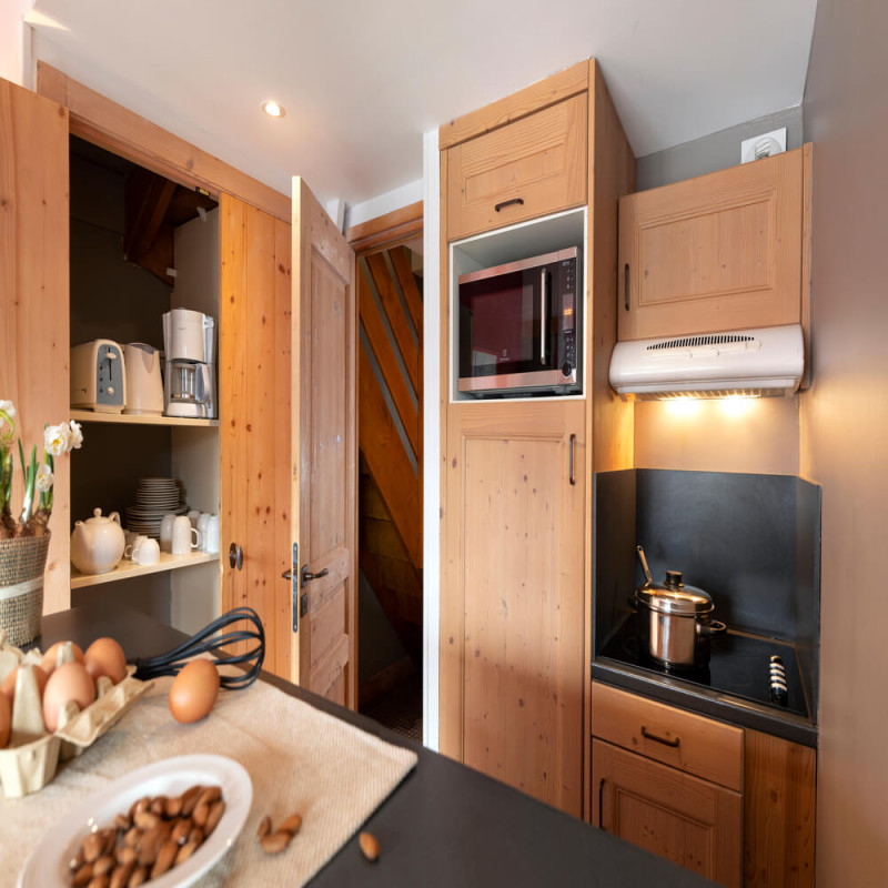 lescrets-m-ribel-kitchen-1460865