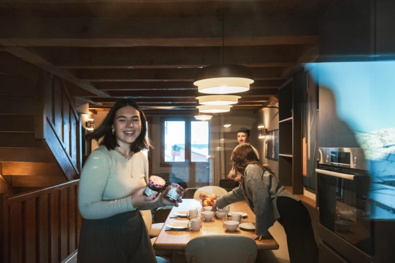 oxalys-vt-18-5pve-dining-area-326226