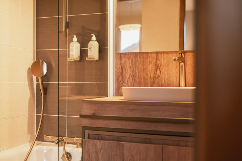 oxalys-vt-28-2p24-bathroom-326119