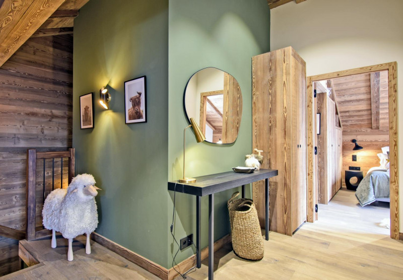 penthouse-isba-401-barnes-meribel-hallway-1453488