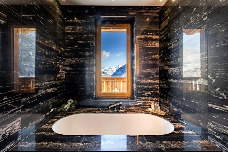 photos-bien-2120-bathroom-with-scenic-views-prestige-residence-sud-resort-ultima-courchevel-belveadeare-1450315