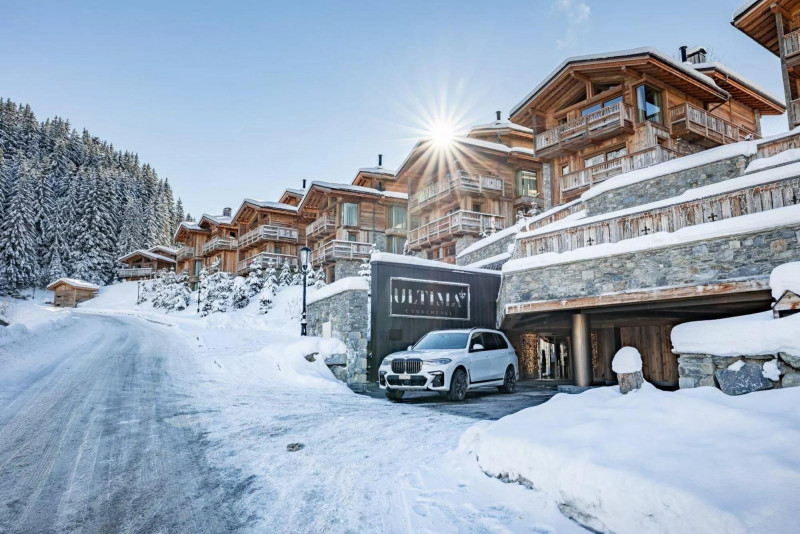 photos-bien-2123-entrance-to-sud-resort-valet-parking-exterior-shot-ultima-courchevel-belveadeare-1450329