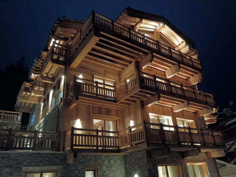 photos-bien-4235-chalet-exterieur-nuit-1452789