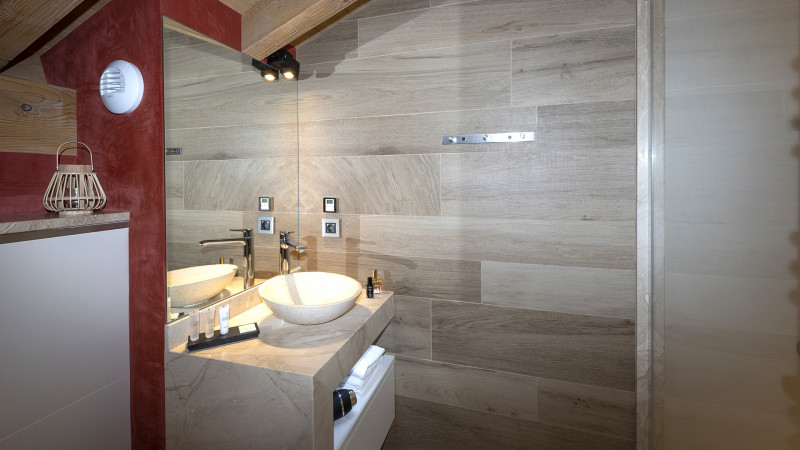 salle-de-douche-appartement-residence-alexane-mgm-hotels-residences-28009-11