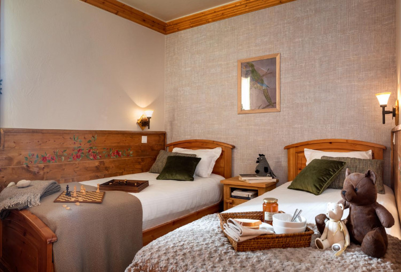 soleil-1-apt13-5p8-8pers-twin-bedroom-313471