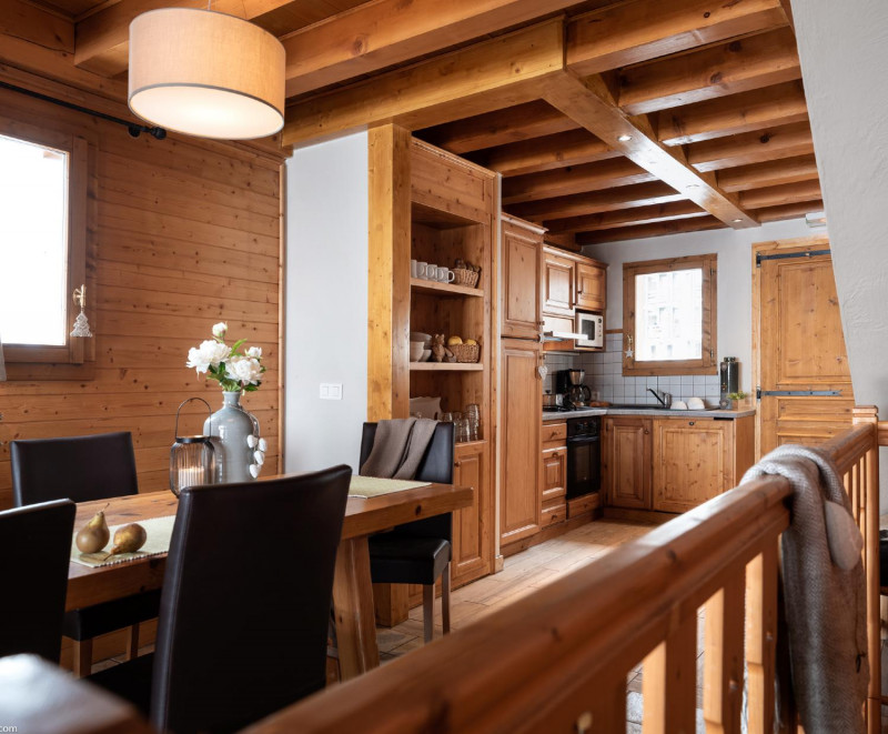 soleil1-apt14-5p8s-8pers-kitchen-dining-1-313479