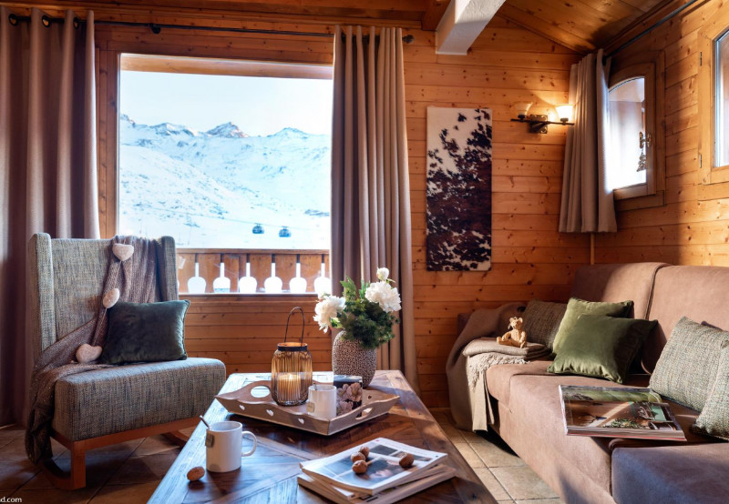 soleil1-apt14-5p8s-8pers-living-room-2-313485