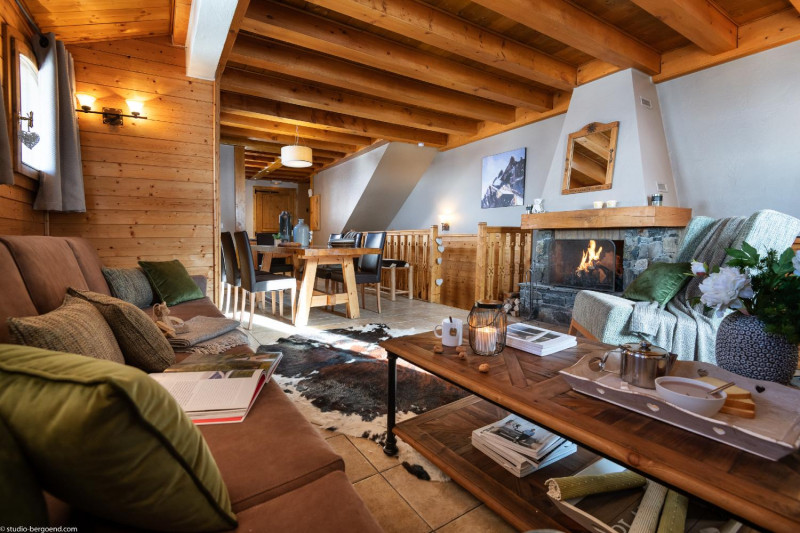 soleil1-apt14-5p8s-8pers-living-room-3-313486