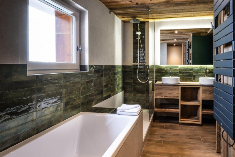 topaz-bathroom-1-1450031