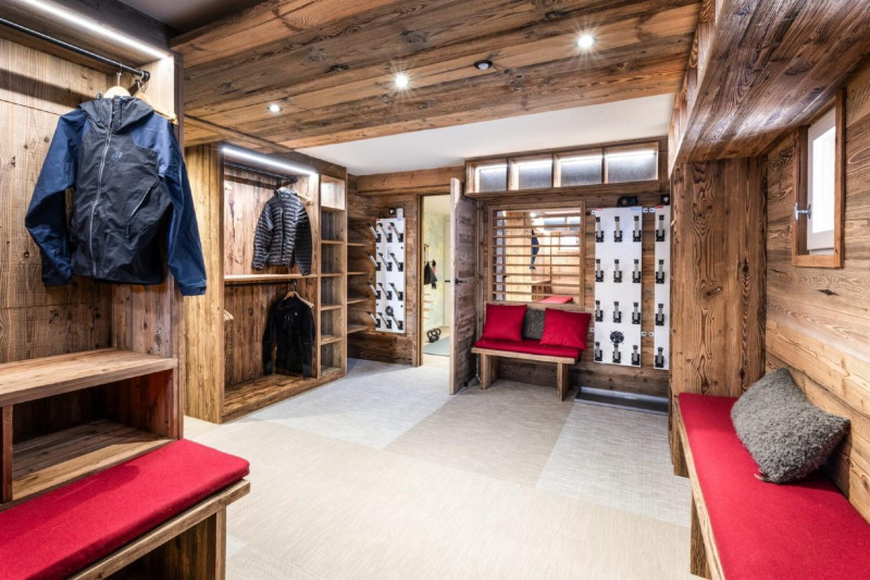 topaz-ski-room-1450046