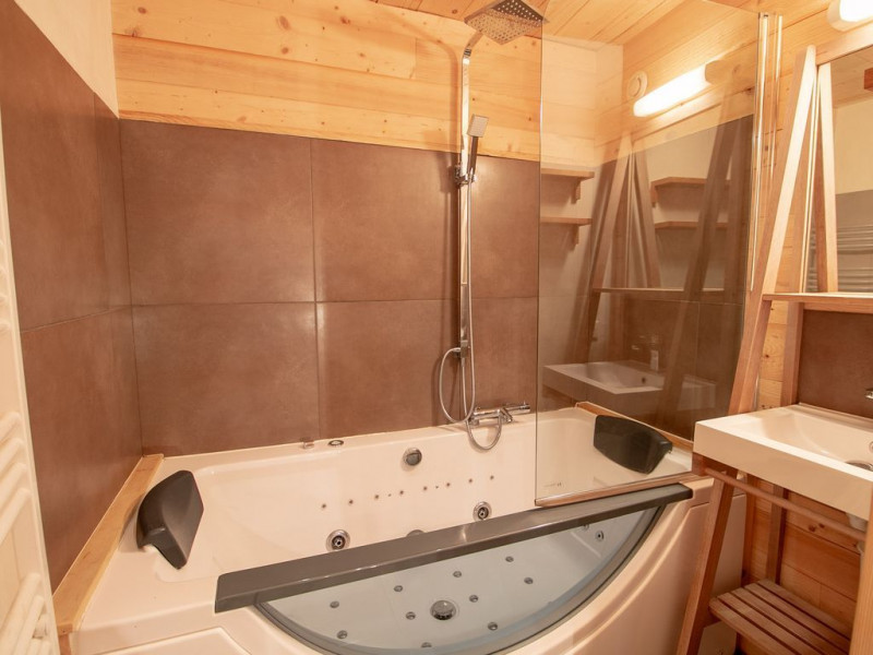 whirlpool-bath-326160