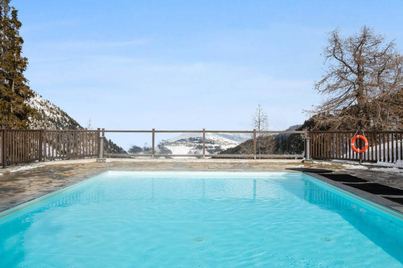 outdoor-pool-1015613