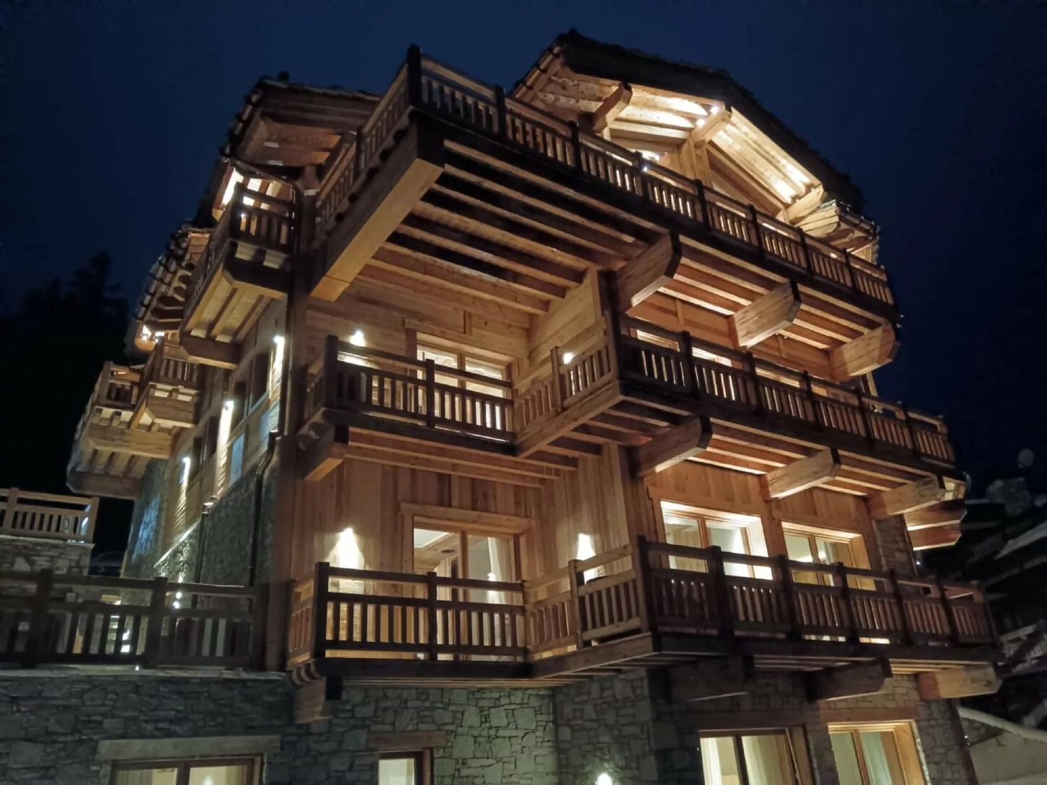 photos-bien-4235-chalet-exterieur-nuit-1452789