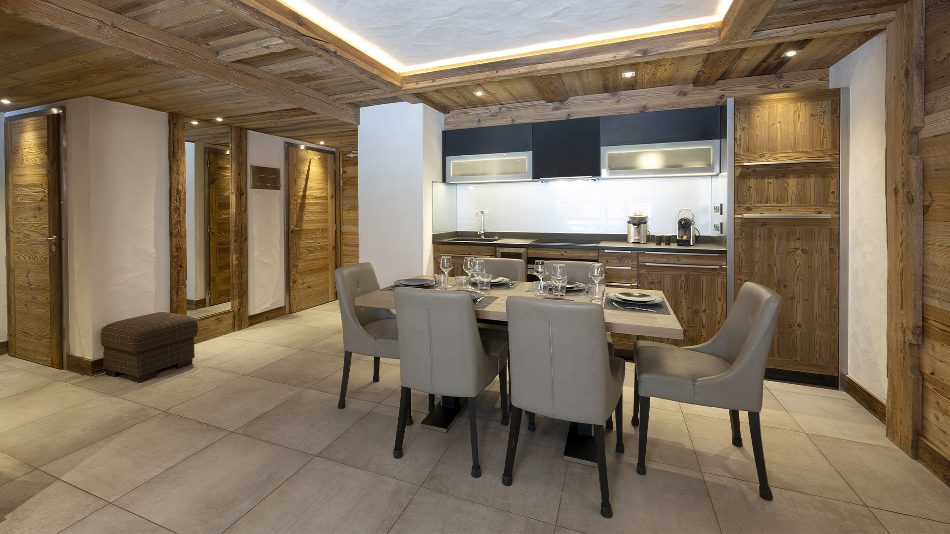 salle-a-manger-appartement-residence-cristal-de-jade-mgm-hotels-residences-21000-165