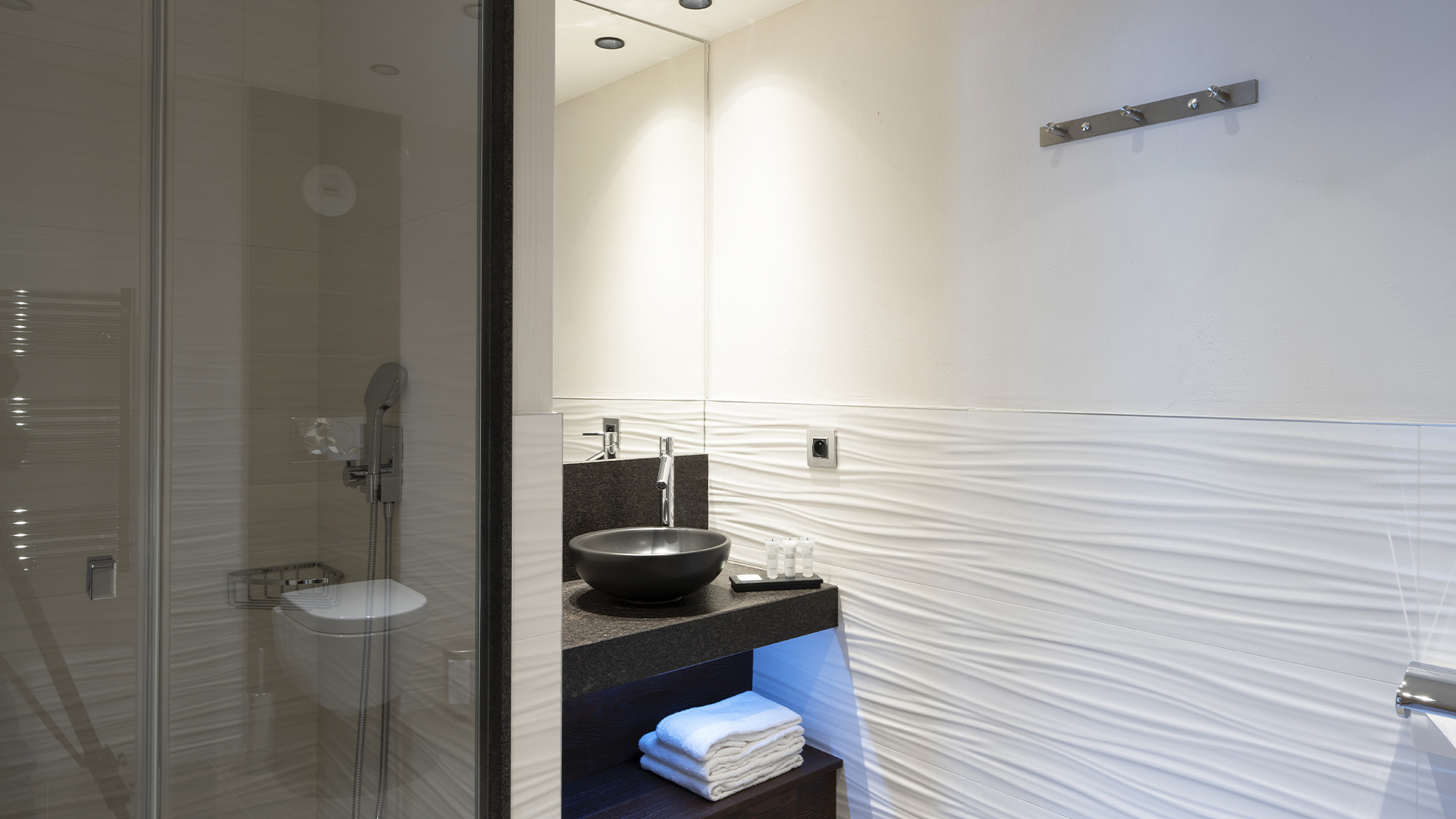 salle-de-douche-appartement-residence-anitea-mgm-hotels-residences-31145-123