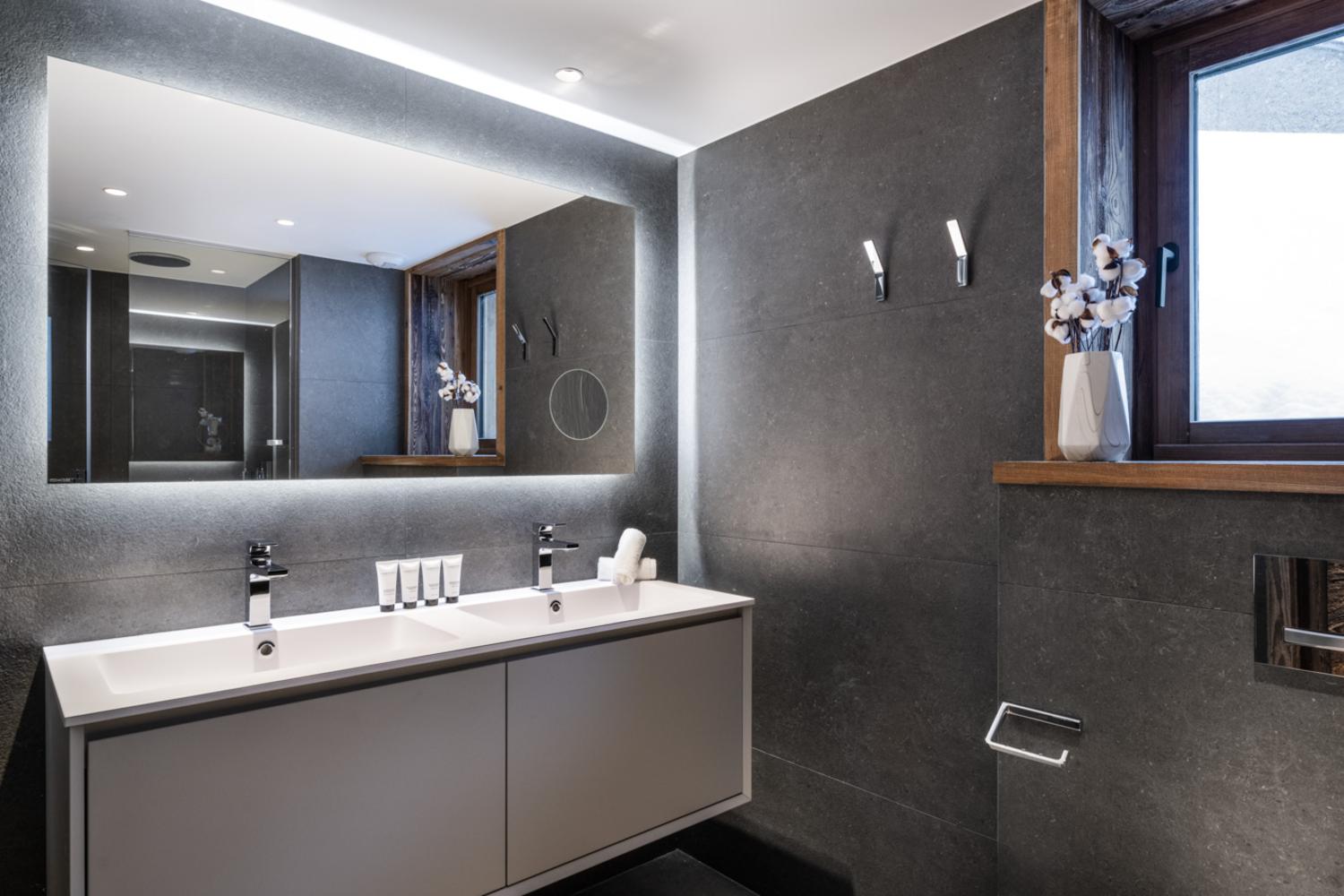 silverstone-valdisere-philippe-gal-a02-048-799061